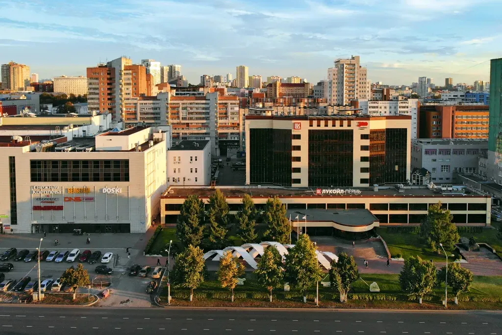 Улица Ленина, здание ООО «ЛУКОЙЛ-ПЕРМЬ» / Lenina Street, the LUKOIL-PERM building