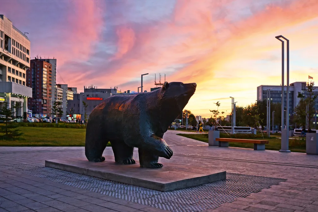 Скульптура медведя – символ Перми / The Bear Sculpture – the symbol of Perm