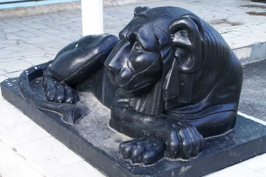 Скульптура львицы / Sculpture Lioness