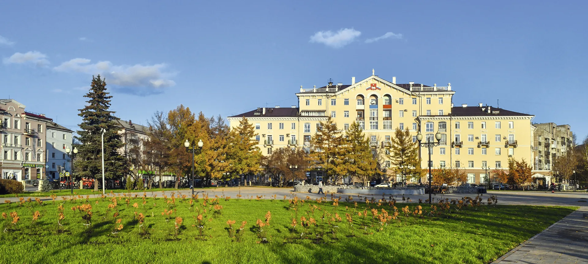 Сквер им. Ф. Э. Дзержинского / Dzerzhinsky Square