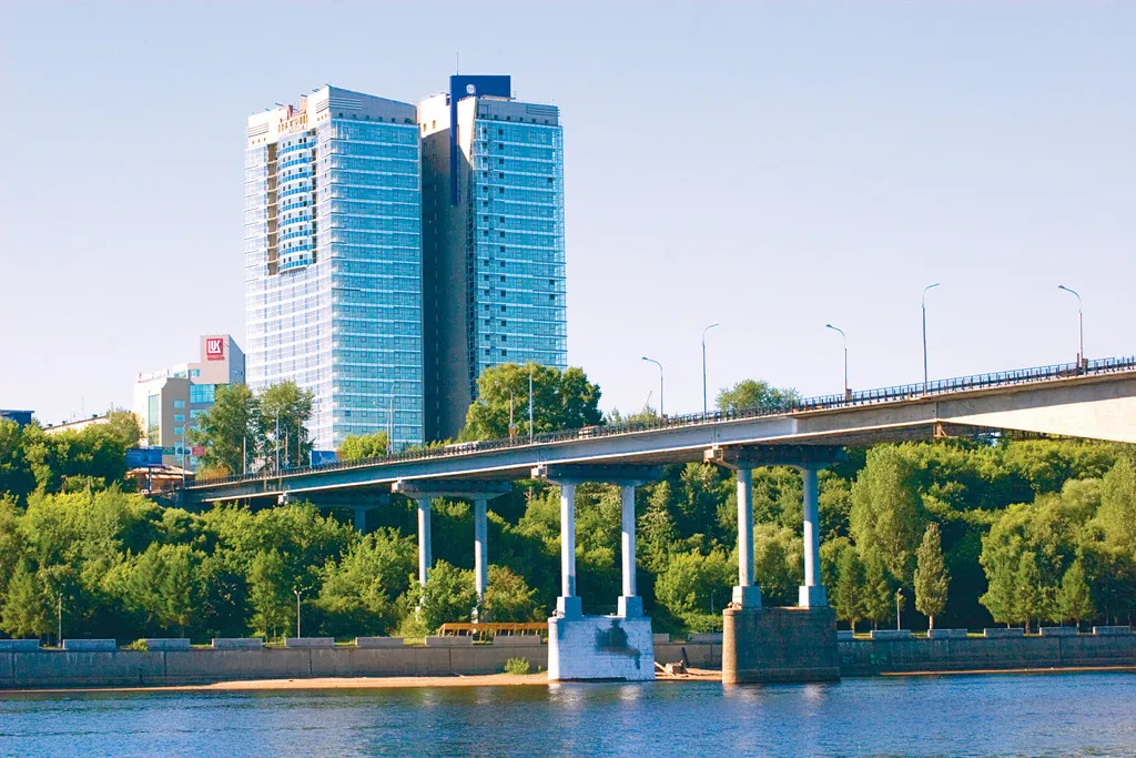 Вид на жилой комплекс Окулова, 18 / View at 18 Okulov Street – the Housing Estate