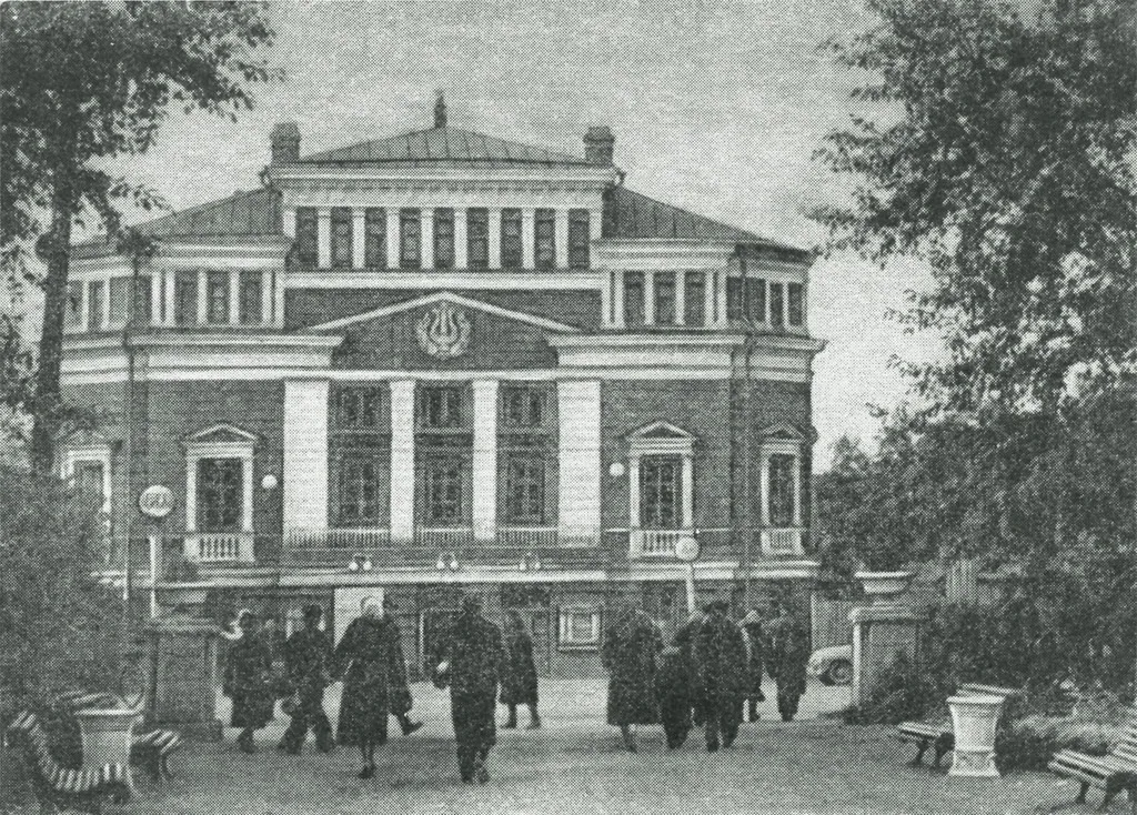 Городской театр оперы и балета 
    The Municipal Opera and Ballet Theater