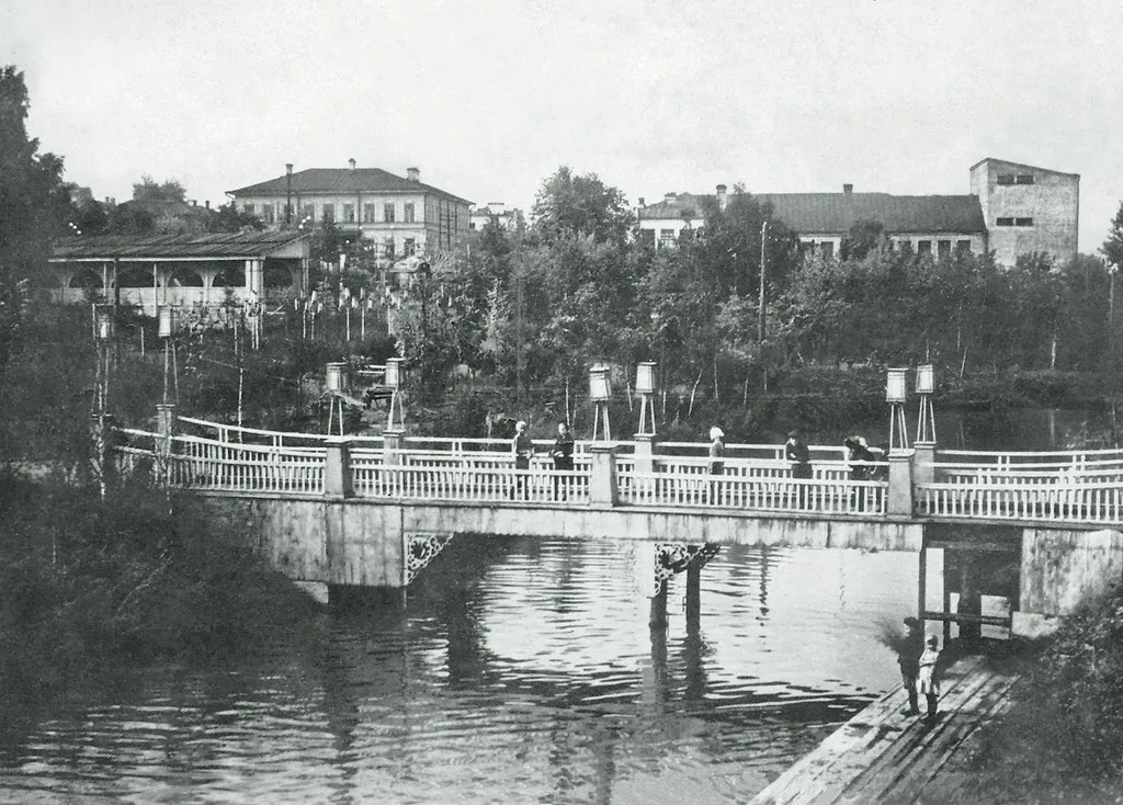 Сад клуба им. Я. М. Свердлова в Мотовилихе 
    The Garden of the Club of Ya. M. Sverdlov in Motovilikha District