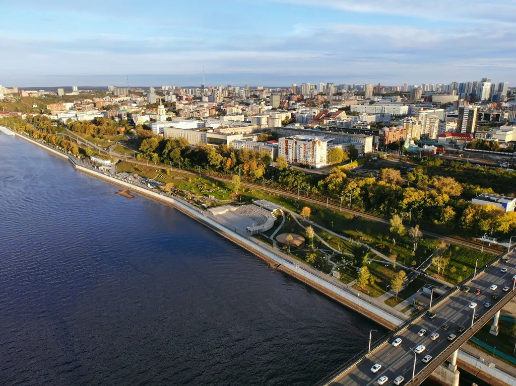 Городская набережная / The City Embankment