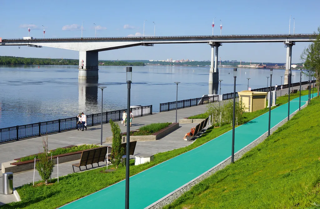 Городская набережная / The City Embankment