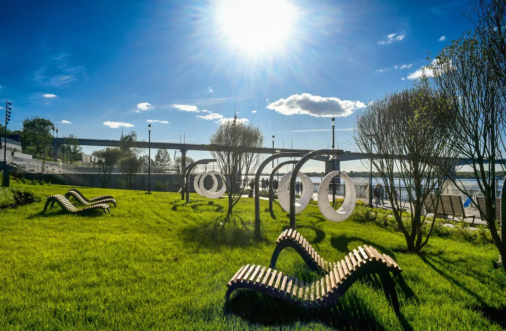 Городская набережная / The City Embankment